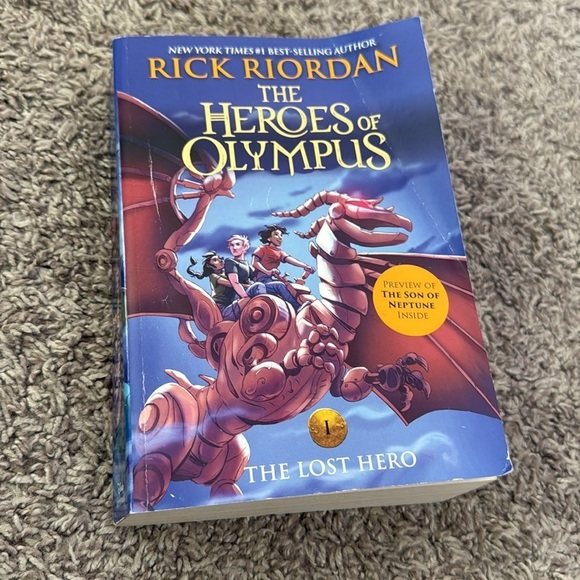 The Heroes of Olympus: The Lost Hero Book 1
Rick Riordan - Picture 2 of 6